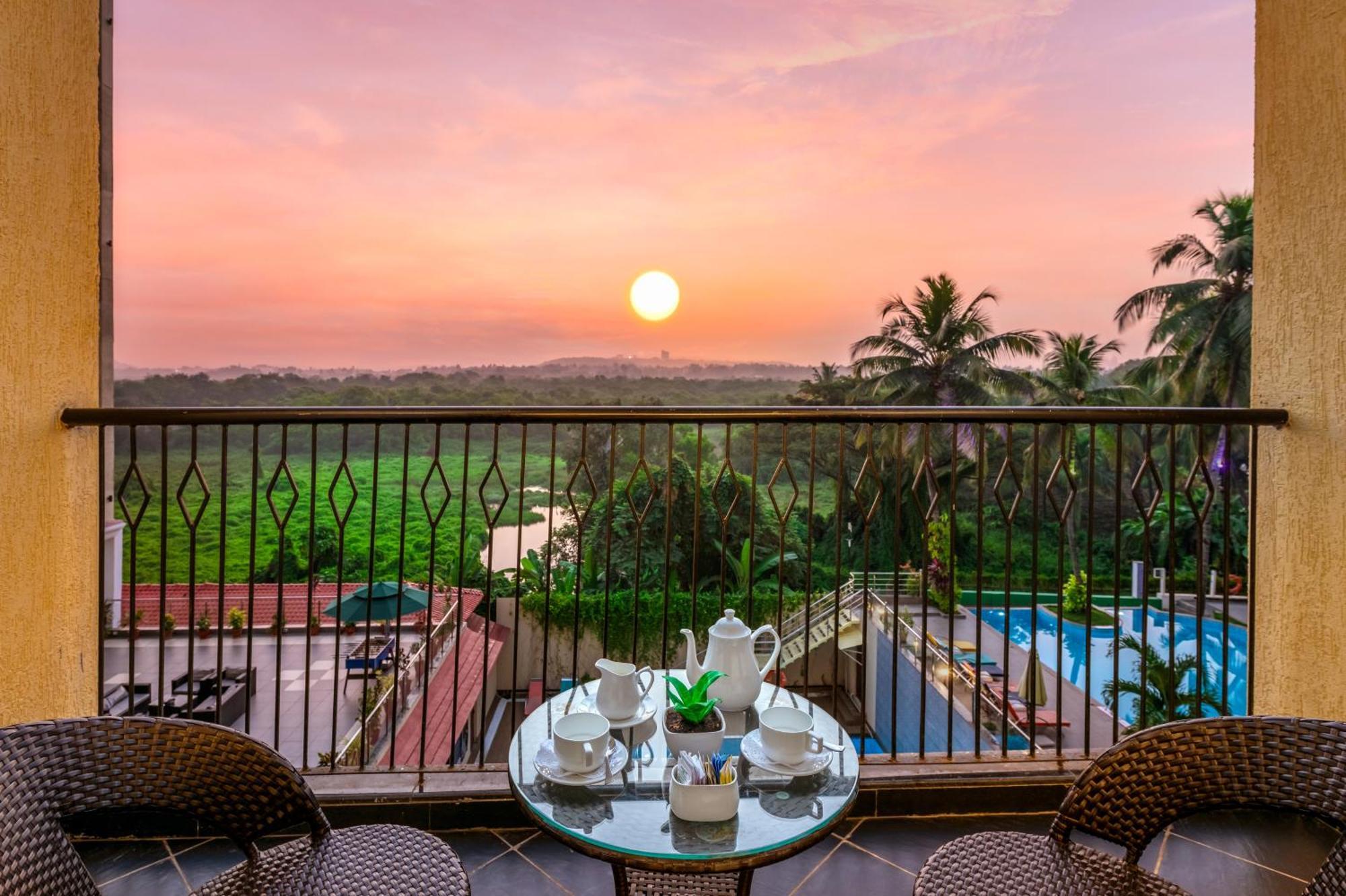 Golden Tulip Candolim, Goa Hotel Exterior photo