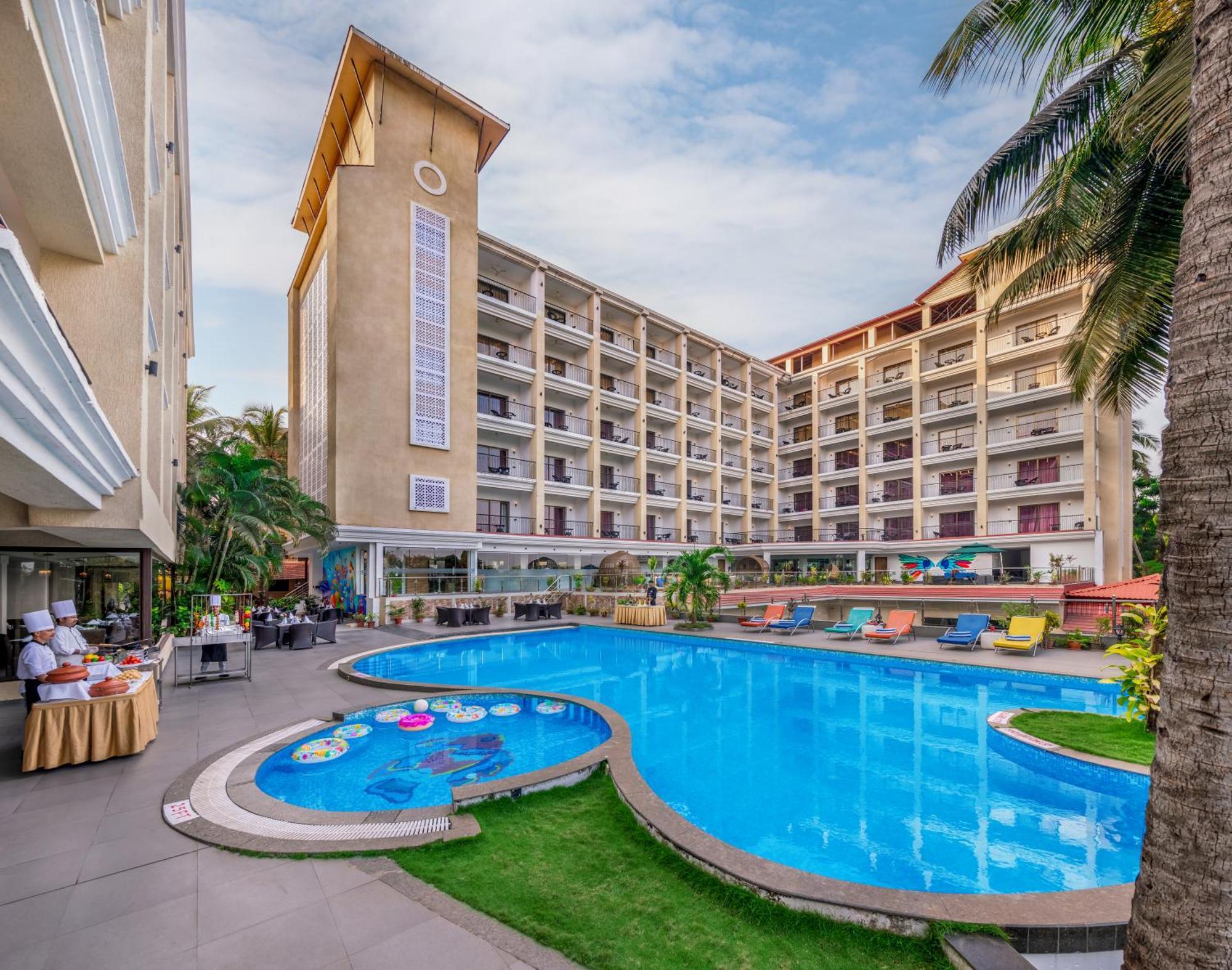 Golden Tulip Candolim, Goa Hotel Exterior photo