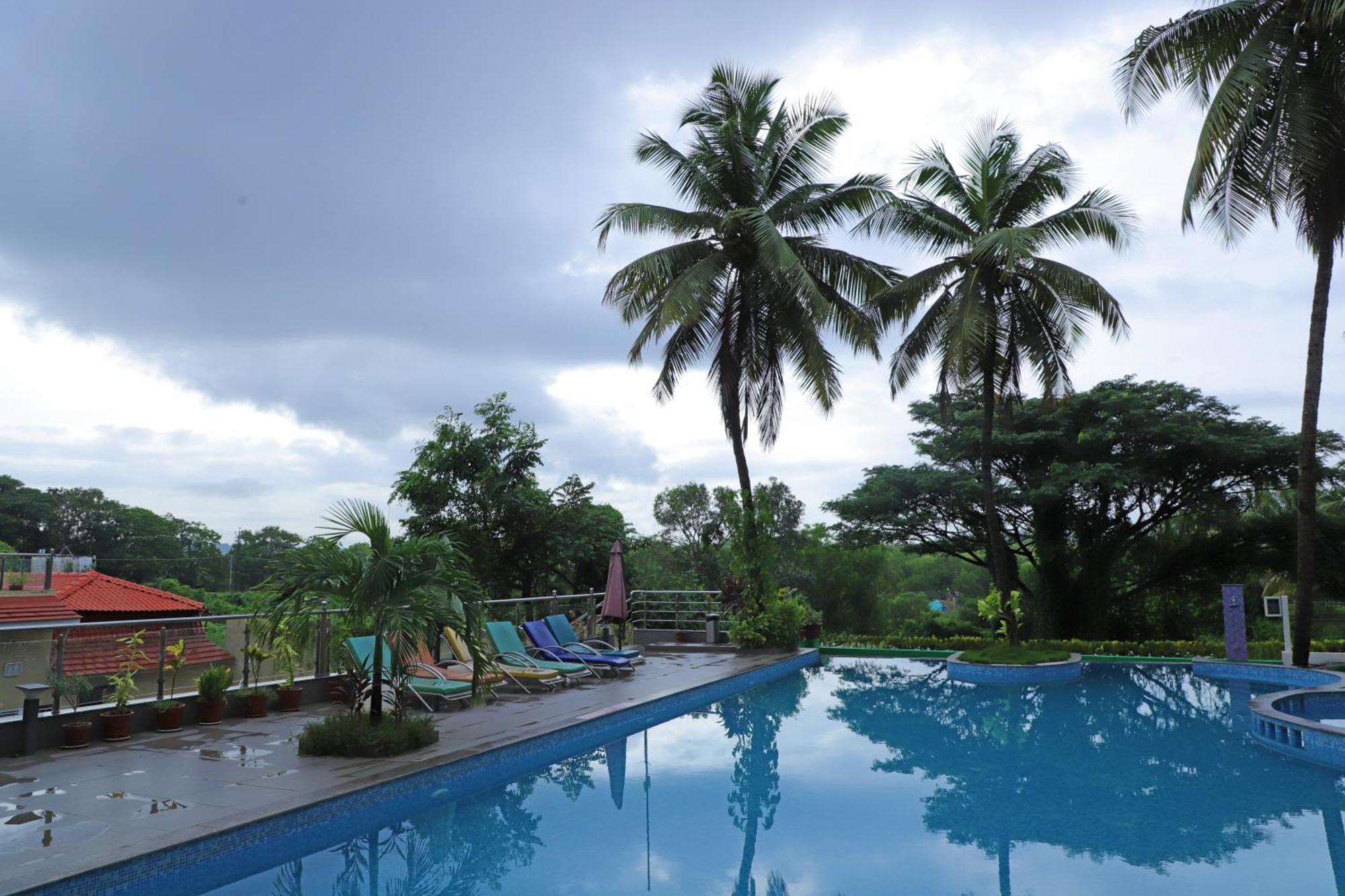 Golden Tulip Candolim, Goa Hotel Exterior photo